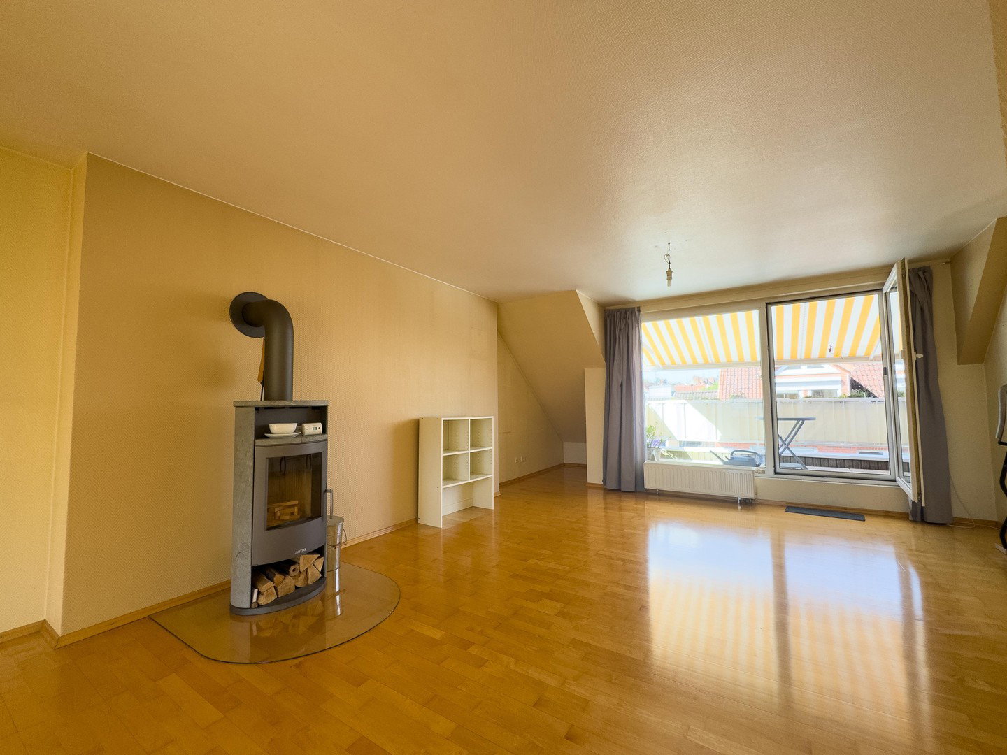 Foto 3 von 12 — Ruhige Dachgeschosswohnung über den Dächern von Harburg