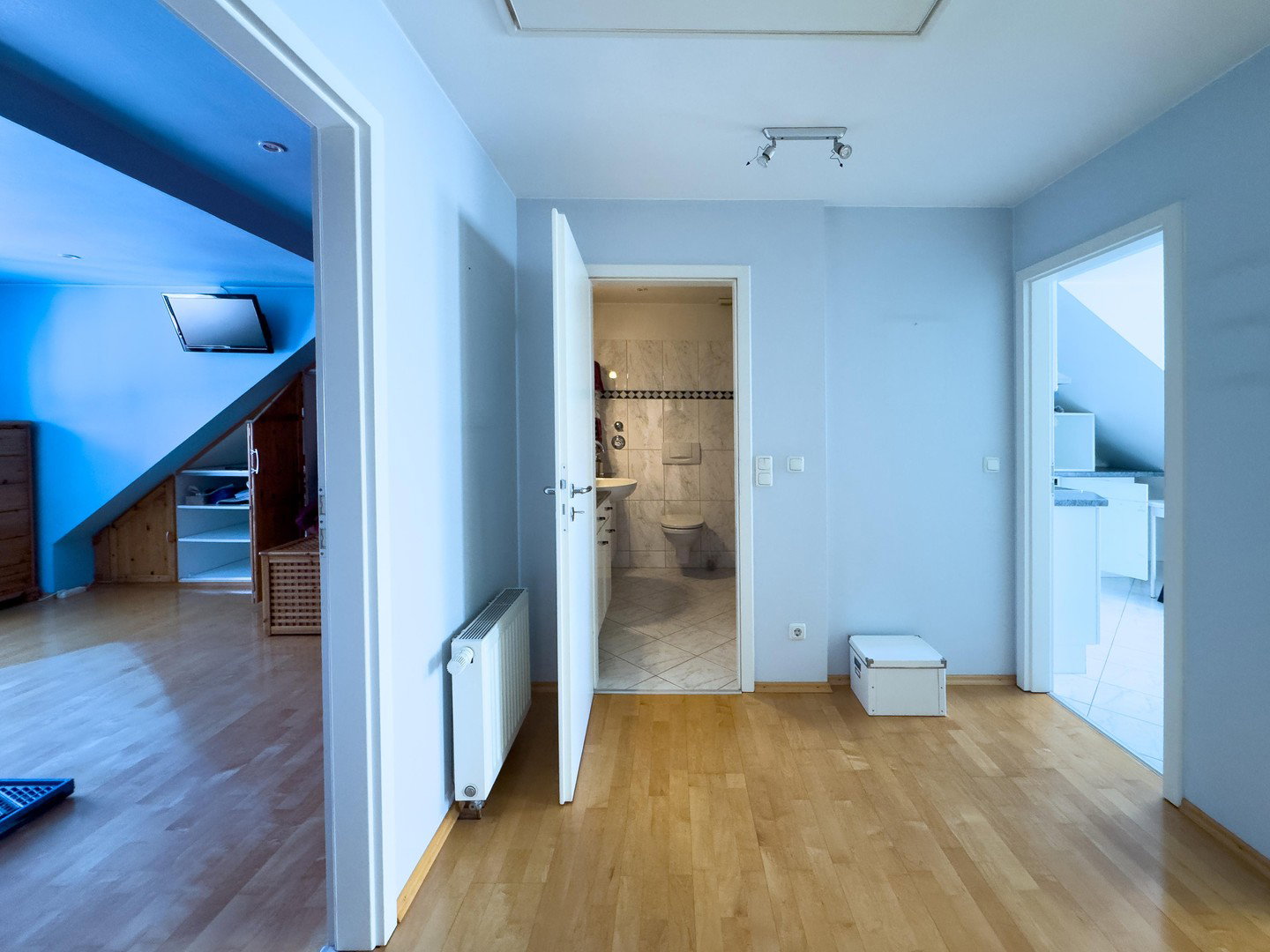 Foto 6 von 12 — Ruhige Dachgeschosswohnung über den Dächern von Harburg