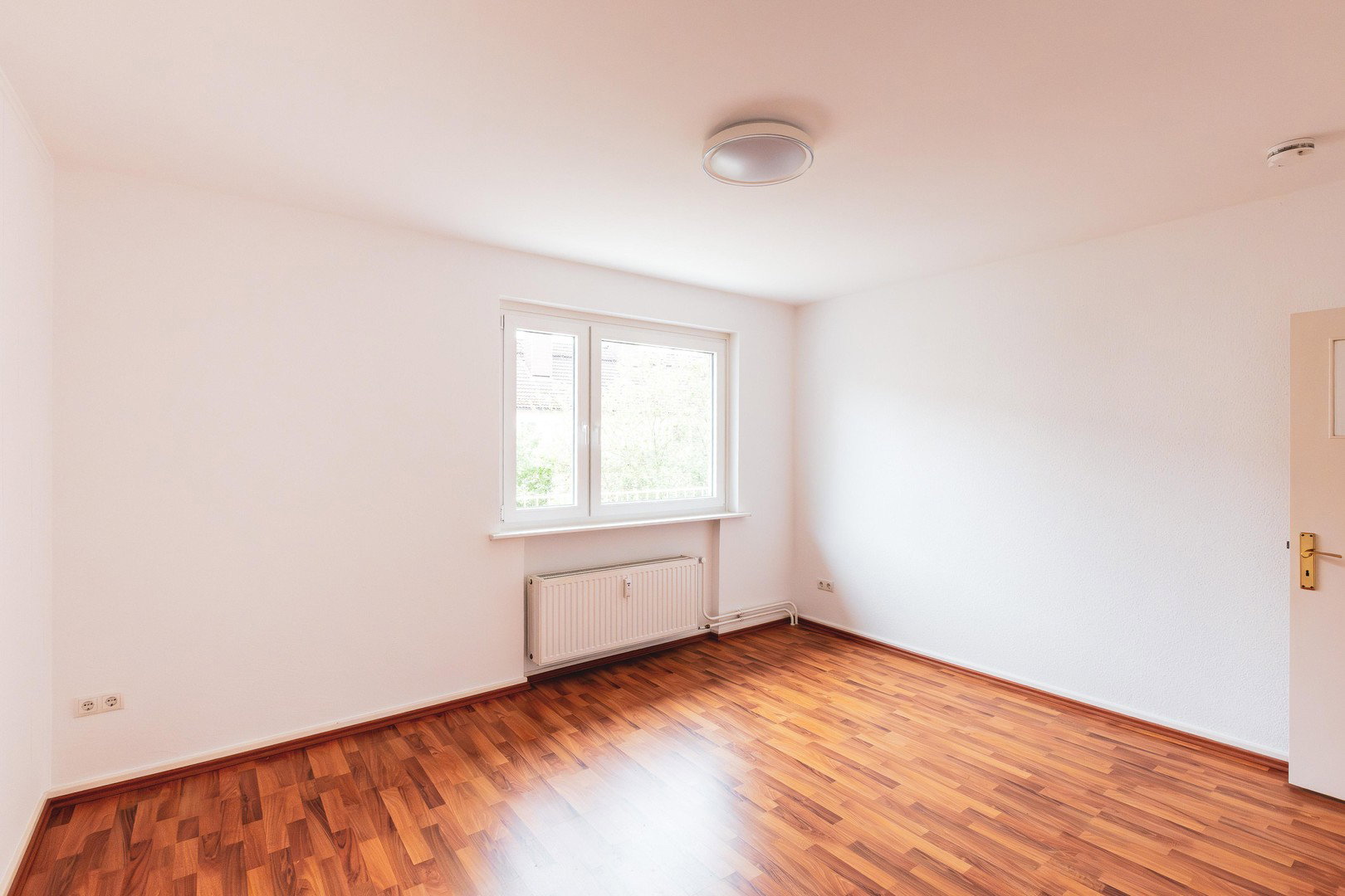 Foto 4 von 12 — Provisionsfrei: Lichtdurchflutete 3-Zi-Endetage mit großem Südwest-Balkon | Eppendorf/Hoheluft-Ost