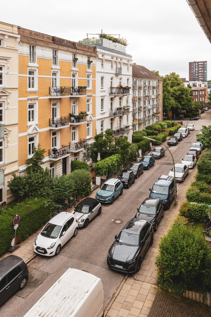 Foto 1 von 12 — Provisionsfrei: Lichtdurchflutete 3-Zi-Endetage mit großem Südwest-Balkon | Eppendorf/Hoheluft-Ost