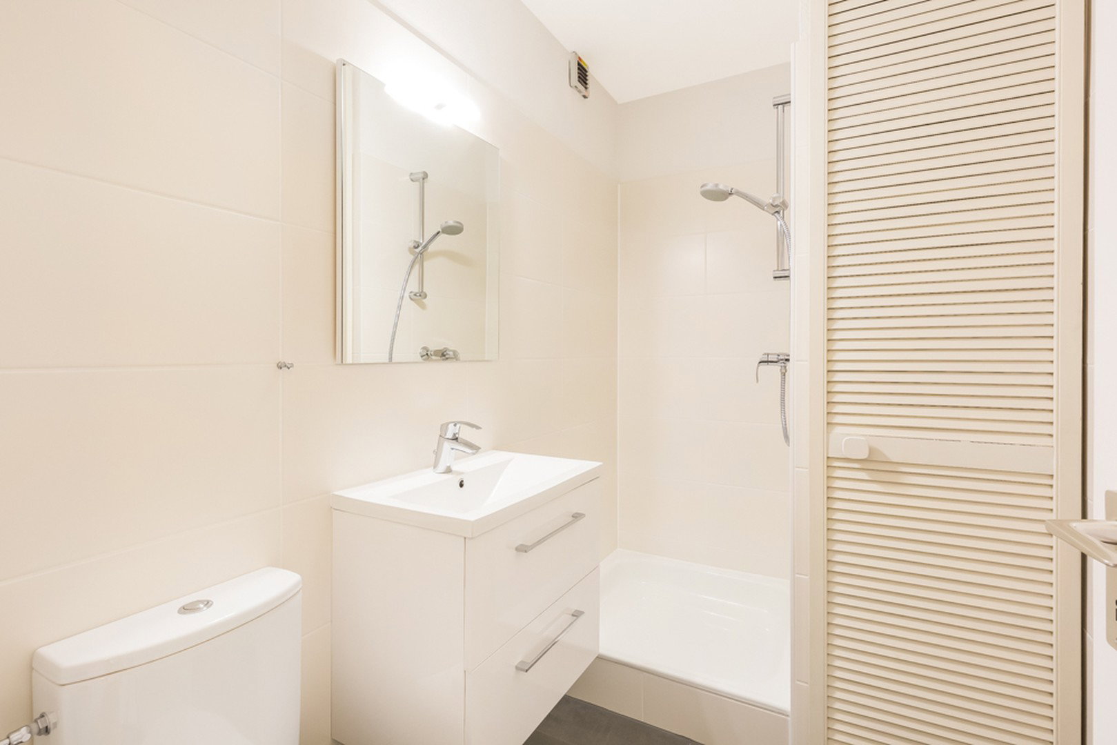 Foto 4 von 12 — Blankenese: Moderne, ruhige 5 Zi EG/ST Whg inkl.2 Zi, Sauna, Duschbad im Souterrain