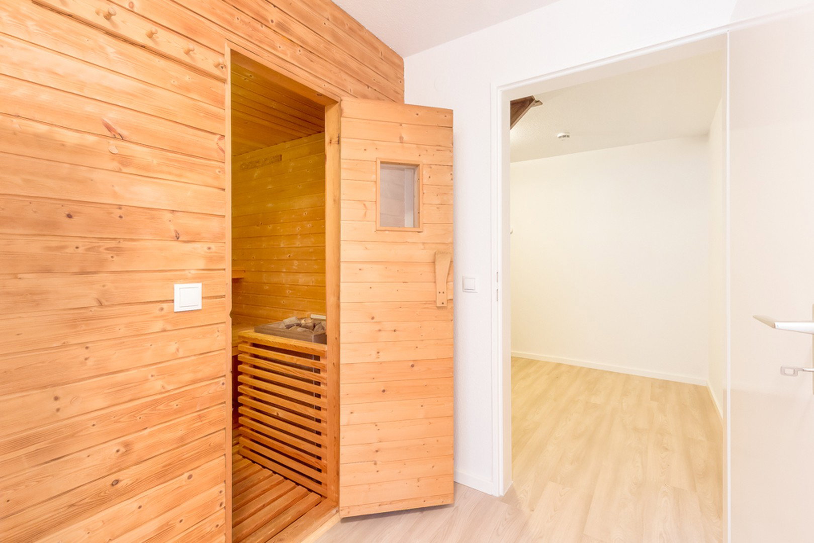 Foto 9 von 12 — Blankenese: Moderne, ruhige 5 Zi EG/ST Whg inkl.2 Zi, Sauna, Duschbad im Souterrain