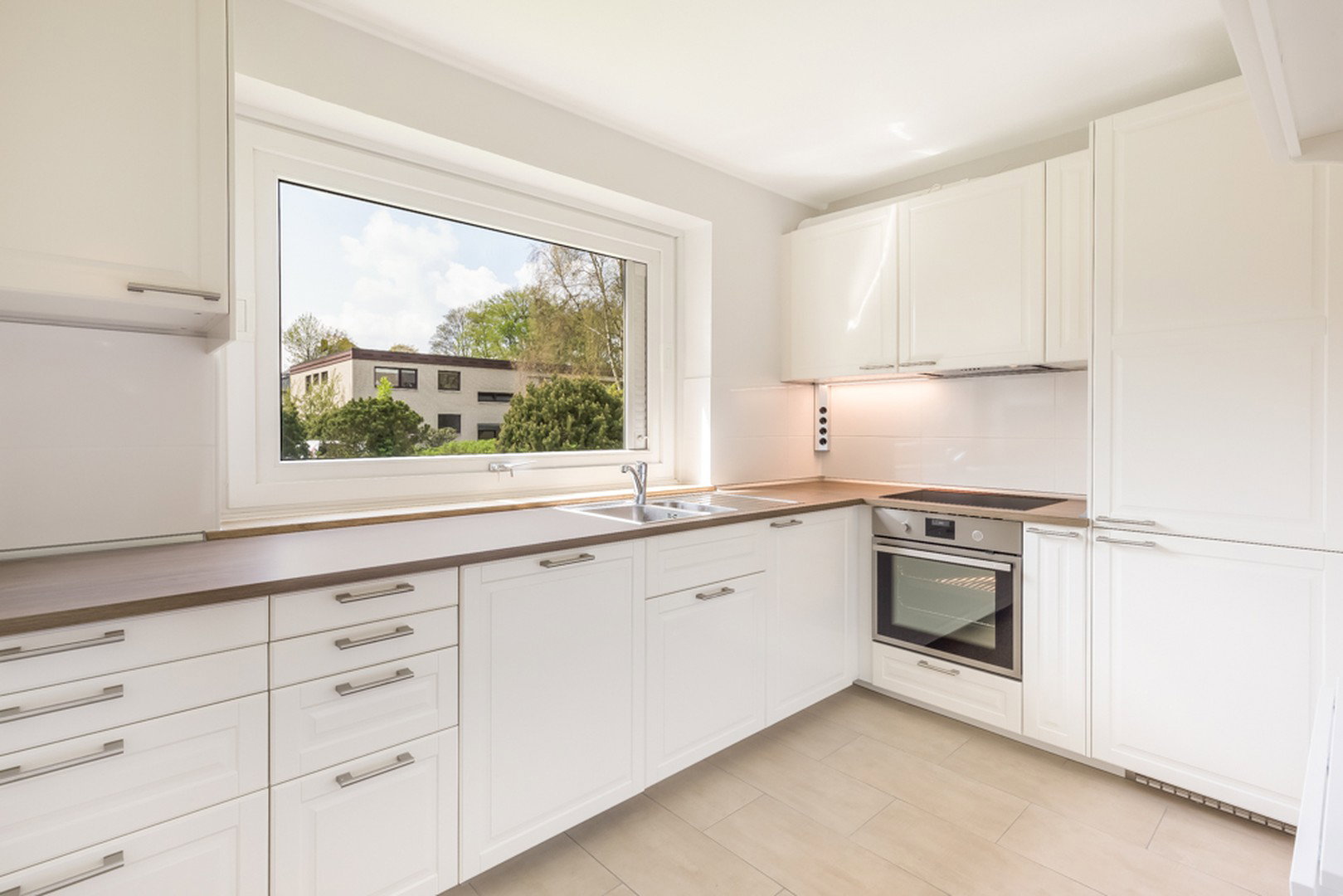 Foto 2 von 12 — Blankenese: Moderne, ruhige 5 Zi EG/ST Whg inkl.2 Zi, Sauna, Duschbad im Souterrain