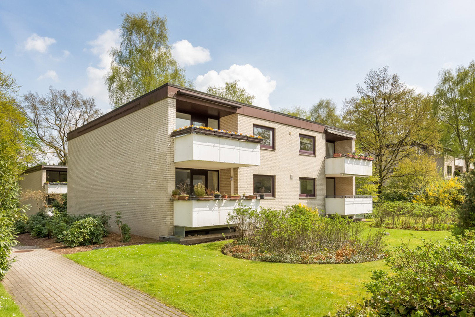 Foto 1 von 12 — Blankenese: Moderne, ruhige 5 Zi EG/ST Whg inkl.2 Zi, Sauna, Duschbad im Souterrain