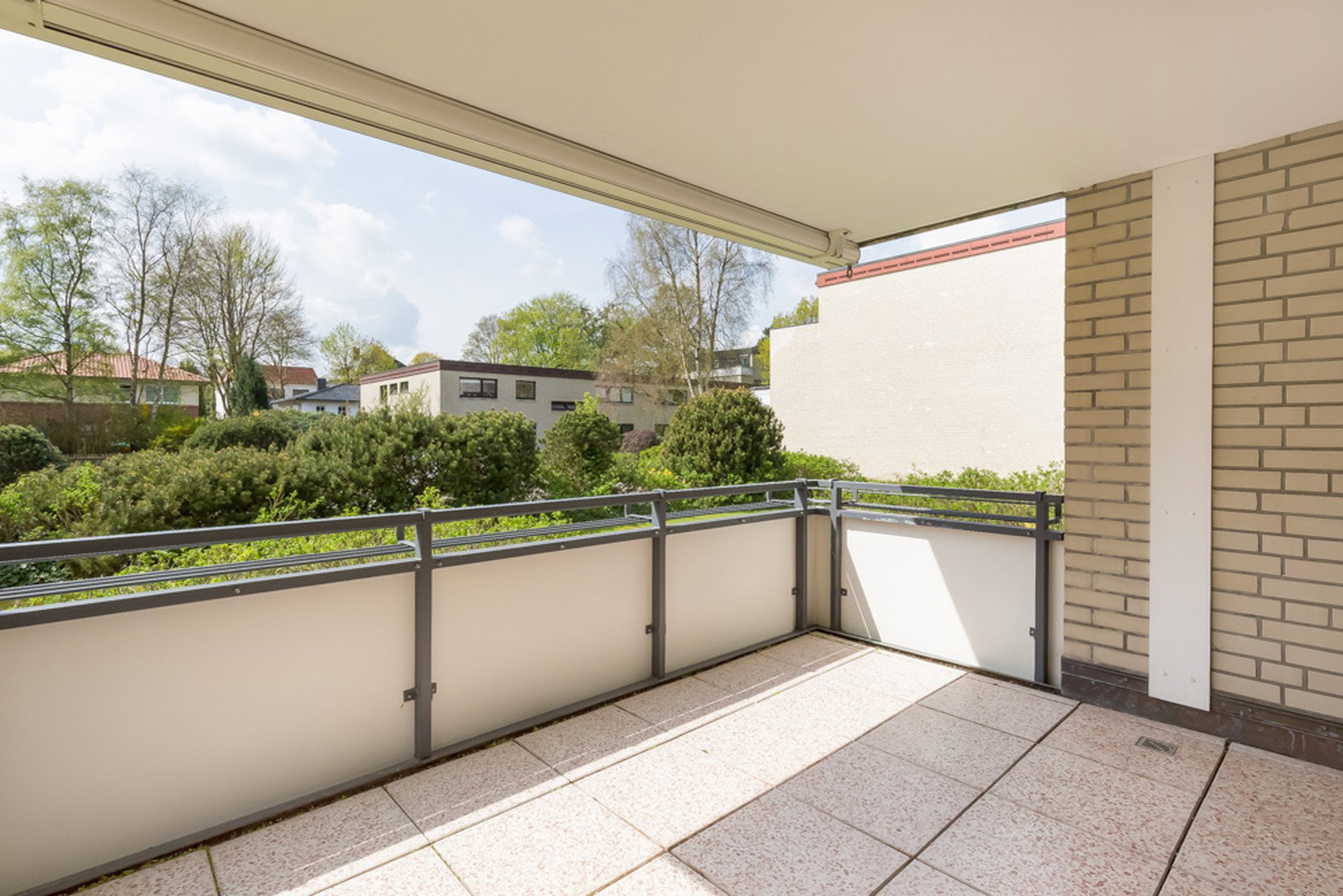 Foto 6 von 12 — Blankenese: Moderne, ruhige 5 Zi EG/ST Whg inkl.2 Zi, Sauna, Duschbad im Souterrain
