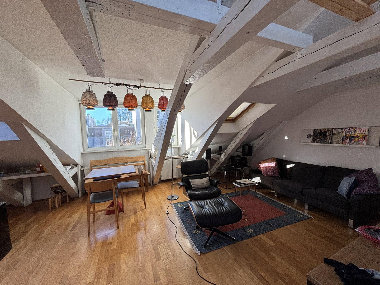 Foto 1 von 11 — Luftige Dachgeschoßwohnung beim Paulinenplatz