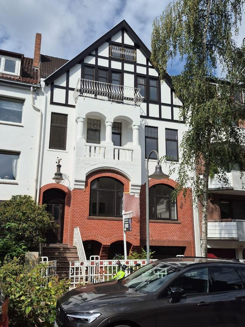 Foto 1 von 12 — Bremen-Schwachhausen | Exklusive 4-Zimmer-Altbauwohnung, 105 m², 2 Balkone, provisionsfrei