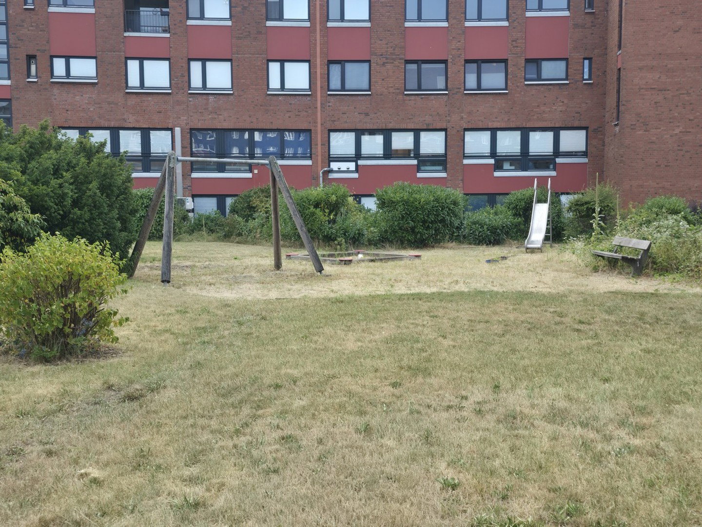 Foto 3 von 12 — Lichtdurchflutete 4-Zimmer-Wohnung mit 138 m², inkl. Tiefgarage und Balkon in Hamburg-Bergedorf