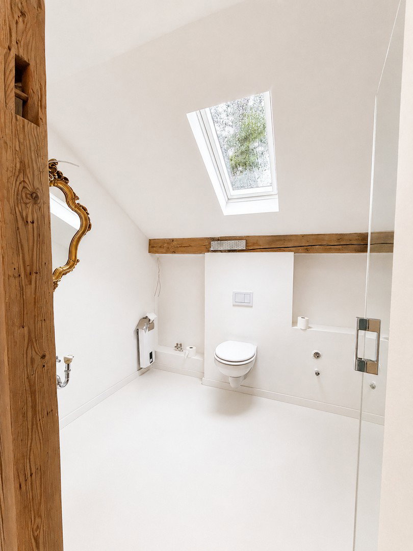 Foto 4 von 7 — Kernsanierte Altbau-Perle in Nienstedten/Flottbek. Dachgeschosswohnung mit Stellplatz