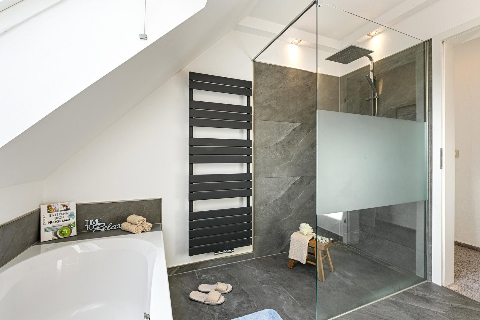 Foto 5 von 12 — Exklusive Penthouse-Maisonette-Wohnung mit zwei Dachterrassen über den Dächern von Hamburg