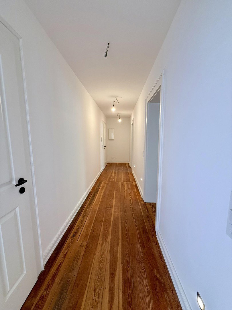 Foto 1 von 12 — Erstbezug im Reiherstiegviertel – kernsanierter Altbau mit Aufzug und hohen Decken