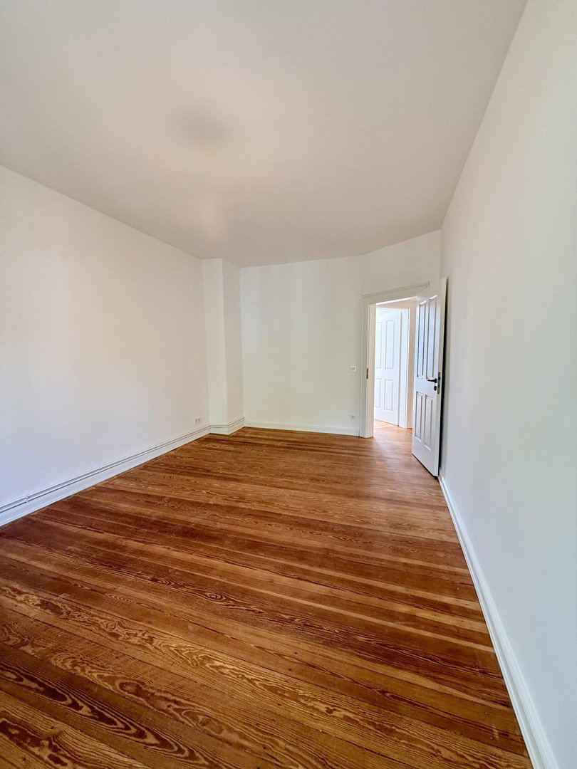 Foto 7 von 12 — Erstbezug im Reiherstiegviertel – kernsanierter Altbau mit Aufzug und hohen Decken