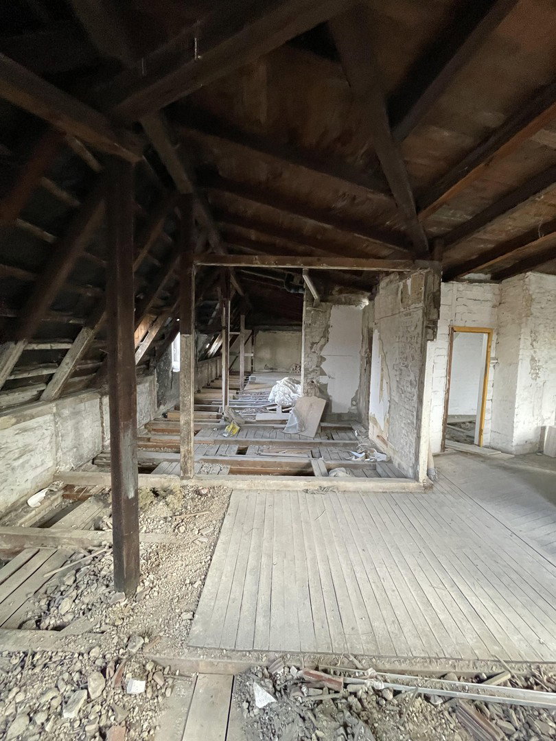 Foto 6 von 12 — DG-Rohbau mit Vision – 220 m² & genehmigter Dachterrasse, Dachsanierung notwendig