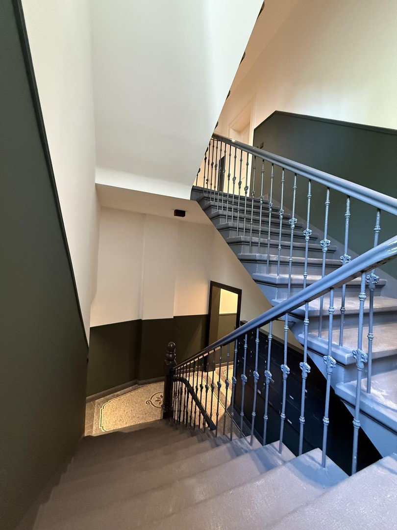 Foto 3 von 12 — DG-Rohbau mit Vision – 220 m² & genehmigter Dachterrasse, Dachsanierung notwendig