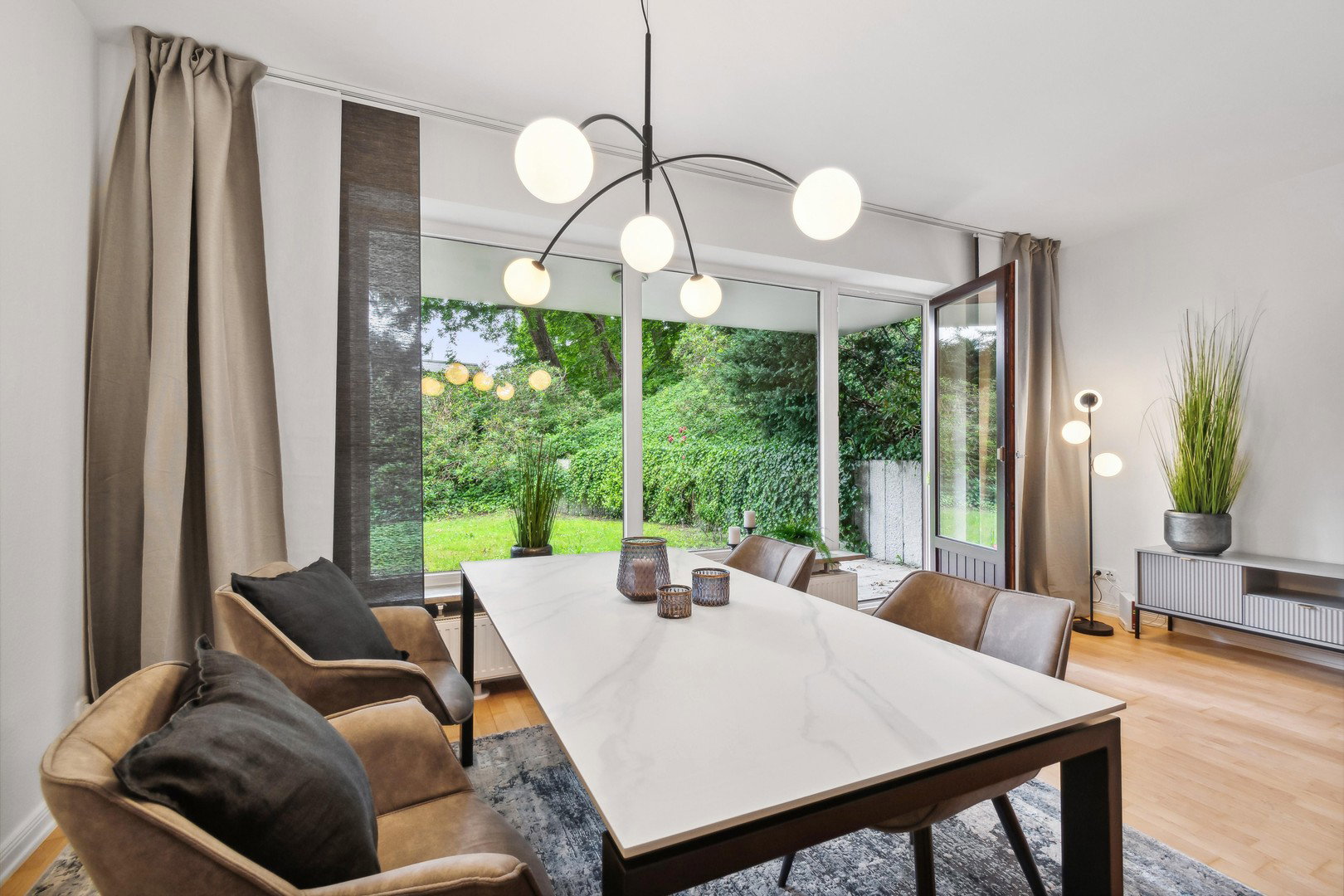 Foto 9 von 12 — Maisonette-Gartenwohnung Blankenese – 50 m zum Elbstrand, Garten & Garage, 92+70 m²