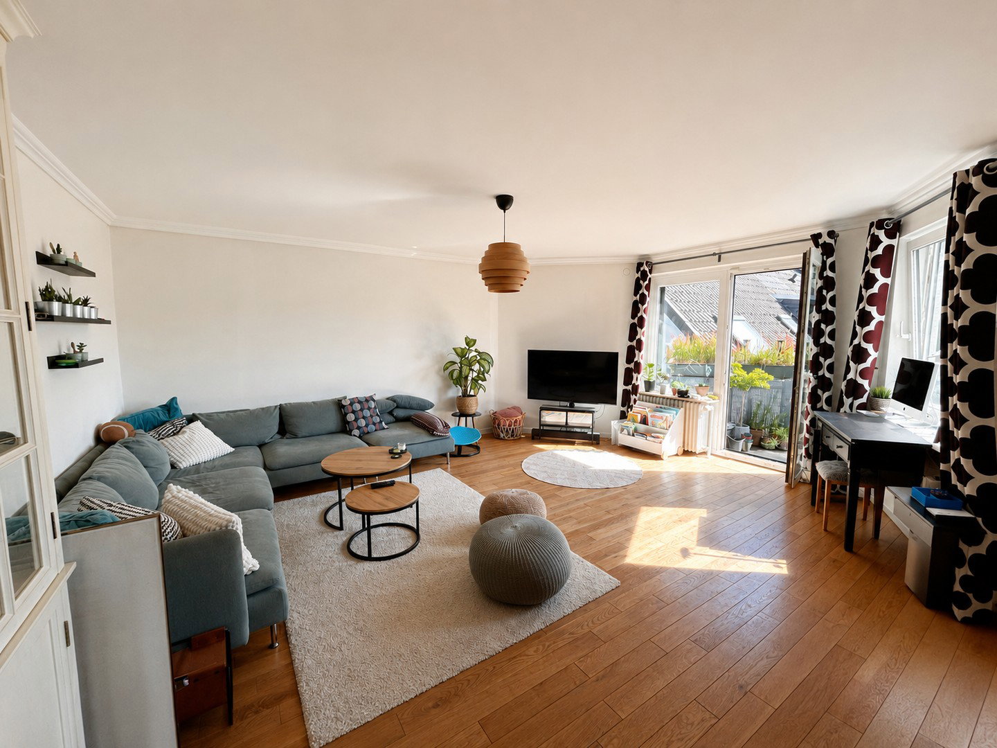 Foto 1 von 11 — Lichtdurchflutete 3-Zimmerwohnung mit Balkon und Tiefgaragenstellplatz