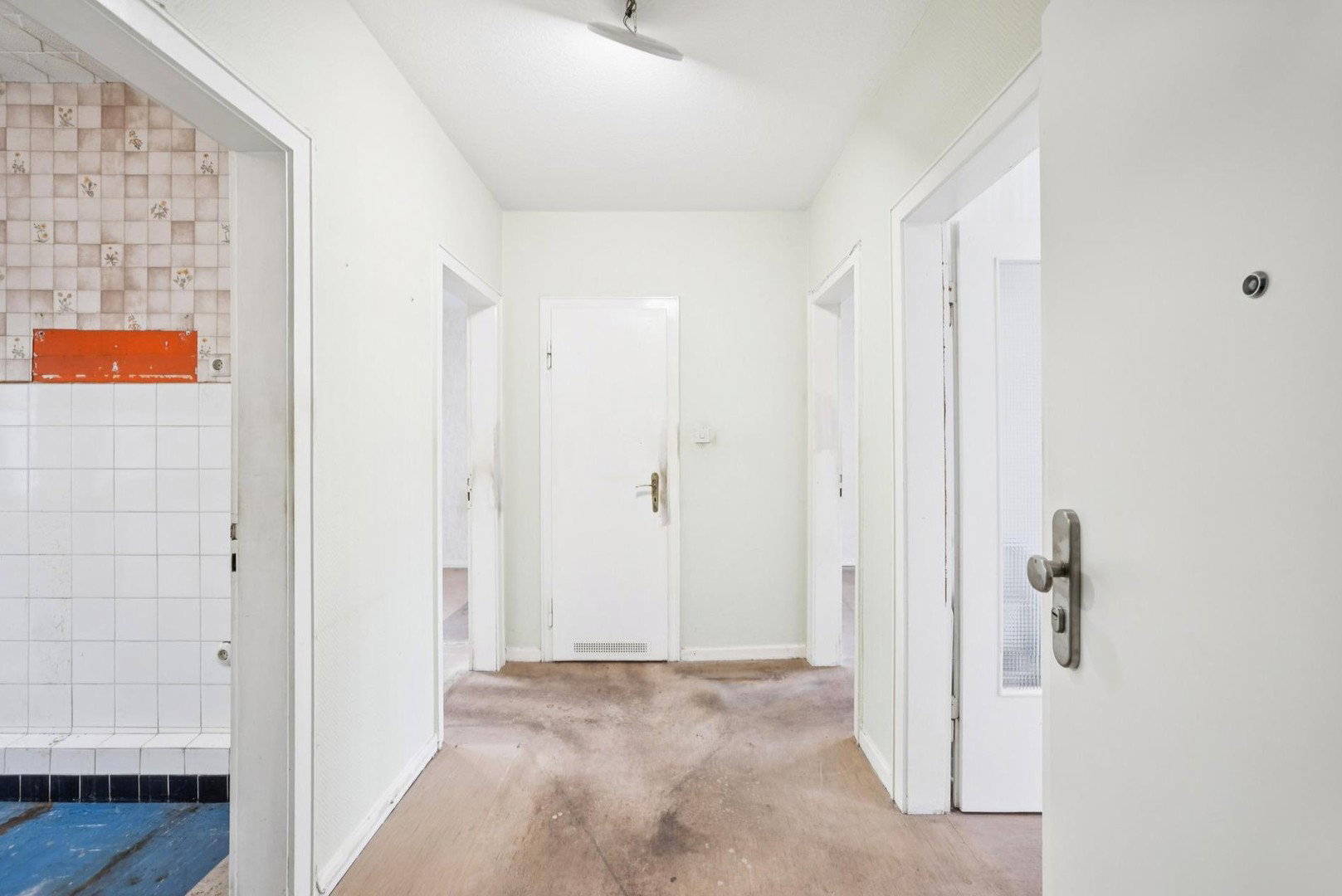 Foto 3 von 11 — Renovierungsbedürftige 3-Zimmer-Wohnung - Direkt vom Eigentümer!