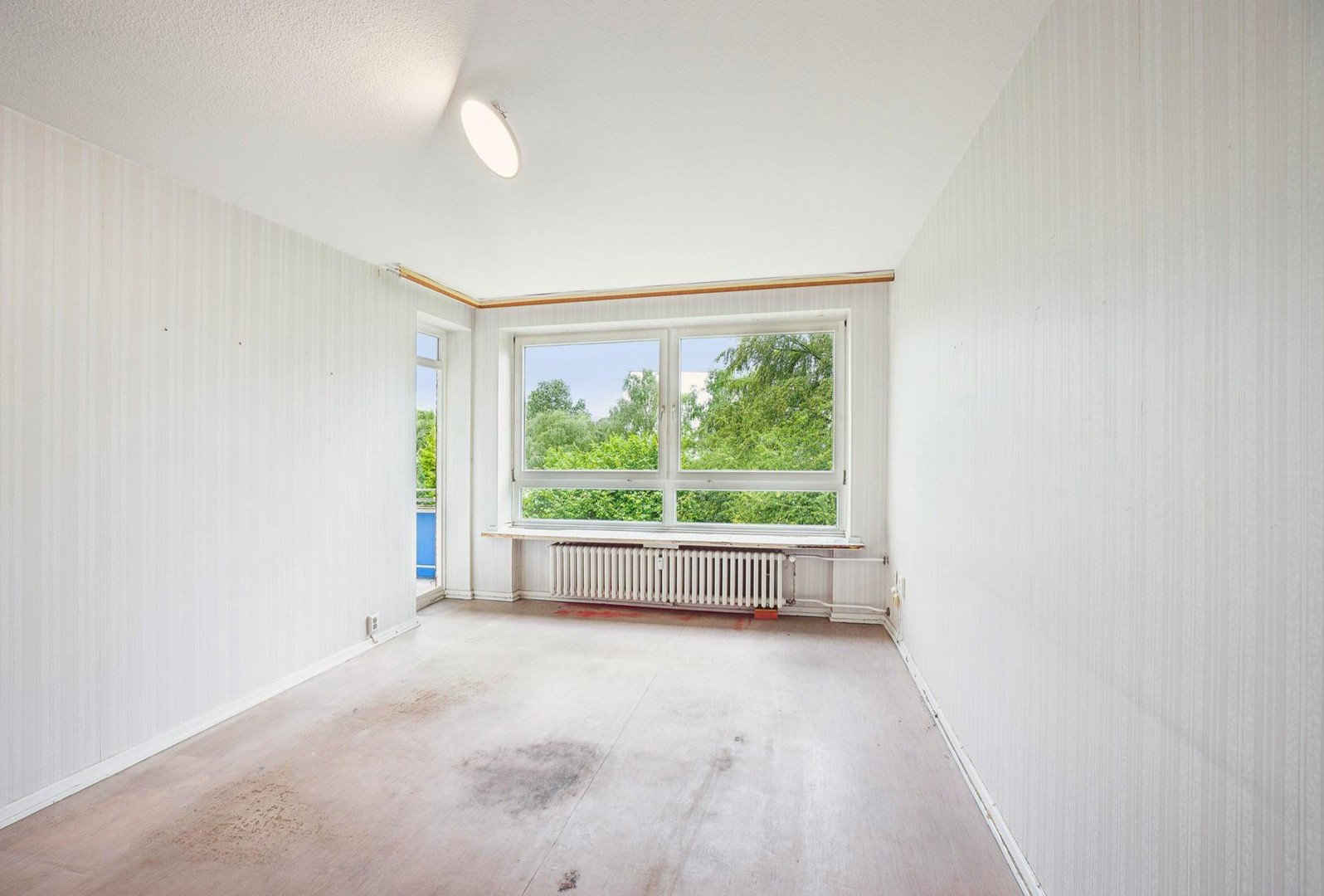 Foto 2 von 11 — Renovierungsbedürftige 3-Zimmer-Wohnung - Direkt vom Eigentümer!