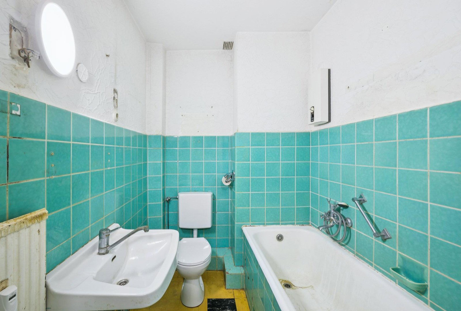 Foto 5 von 11 — Renovierungsbedürftige 3-Zimmer-Wohnung - Direkt vom Eigentümer!
