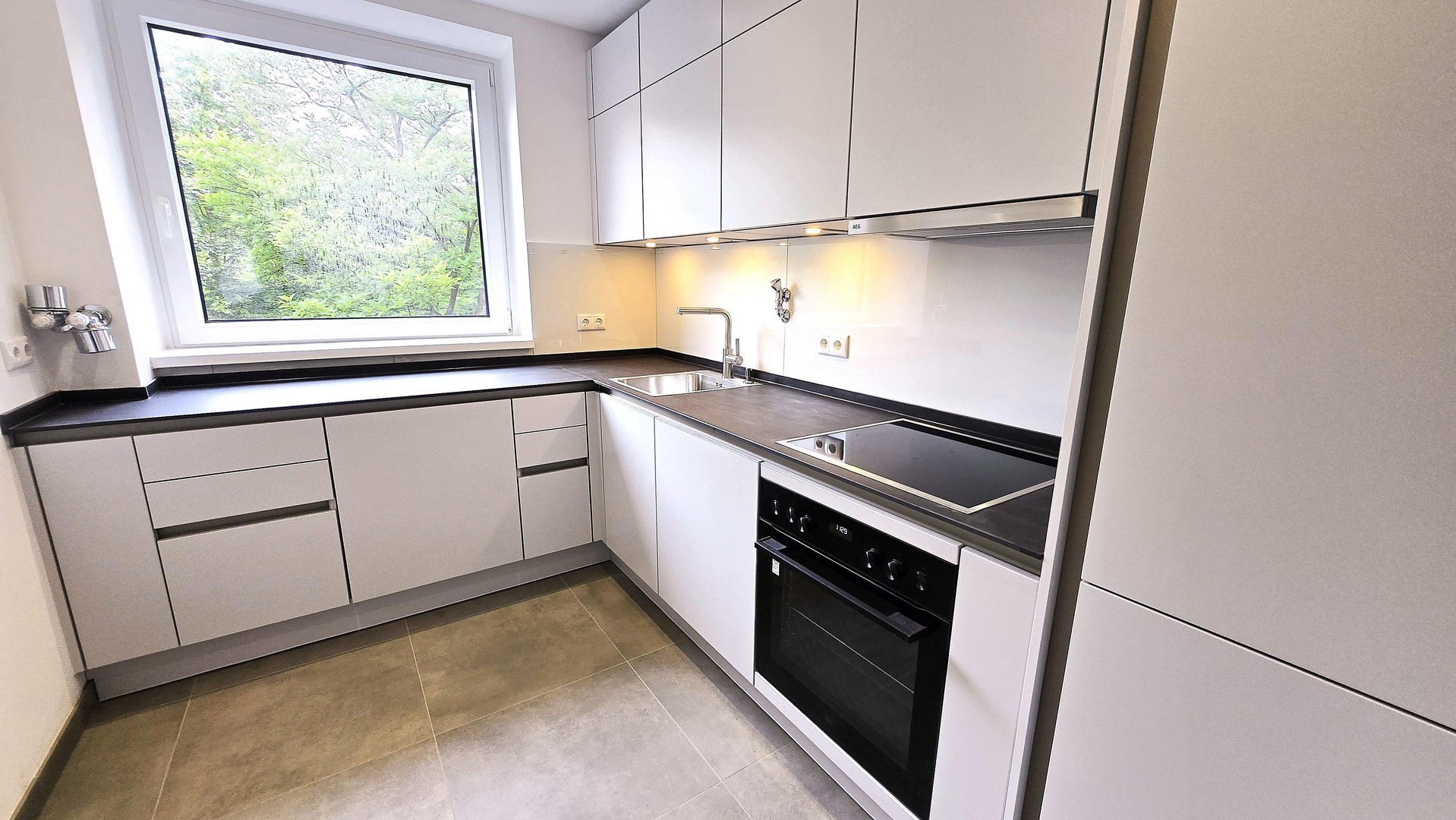 Foto 3 von 6 — Modern ausgestattete 2-Zimmer-Wohnung in zentraler Lage von HH-Rissen