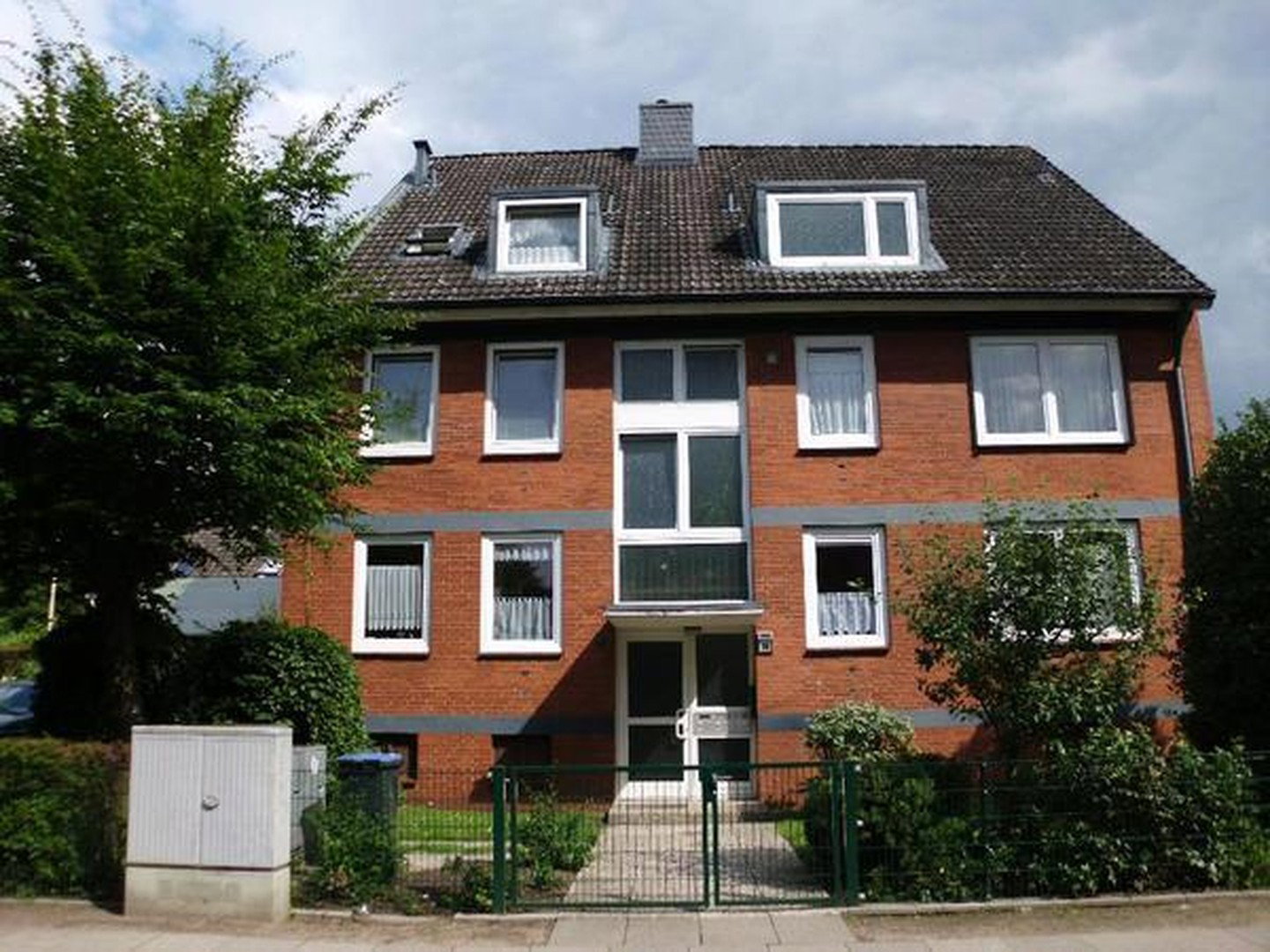 Foto 1 von 9 — PROVISIONSFREI: Helle 2-Zi-Wohnung mit XL-Terrasse & Stellplatz, sofort frei!