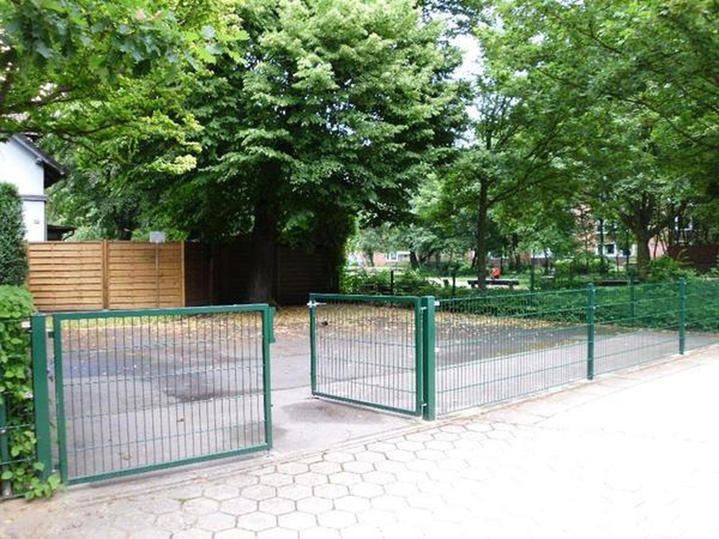Foto 2 von 9 — PROVISIONSFREI: Helle 2-Zi-Wohnung mit XL-Terrasse & Stellplatz, sofort frei!