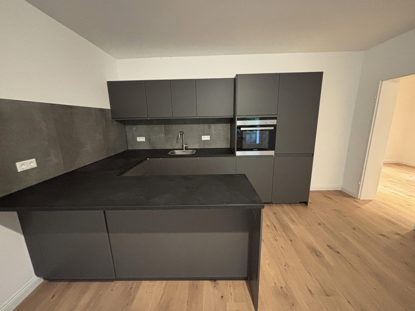Foto 3 von 12 — Moderne 3-Zimmer ETW, Erstbezug nach Sanierung, inkl. TG-Stellplatz, ohne Courtage