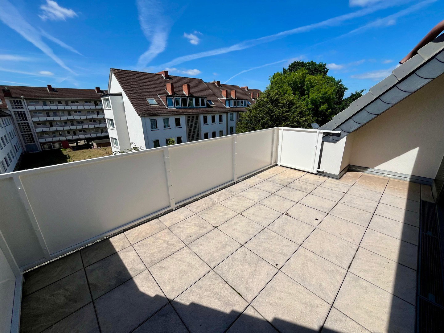 Foto 10 von 12 — Provisionsfrei: 4-Zimmer-Dachgeschosswohnung mit Südbalkon & Garagenstellplatz in Schwachhausen