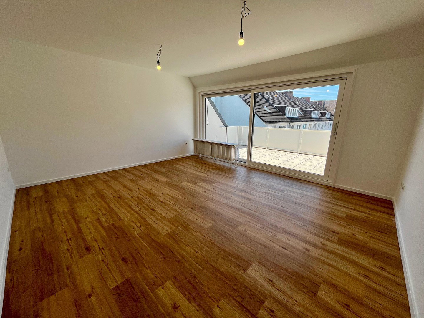 Foto 5 von 12 — Provisionsfrei: 4-Zimmer-Dachgeschosswohnung mit Südbalkon & Garagenstellplatz in Schwachhausen