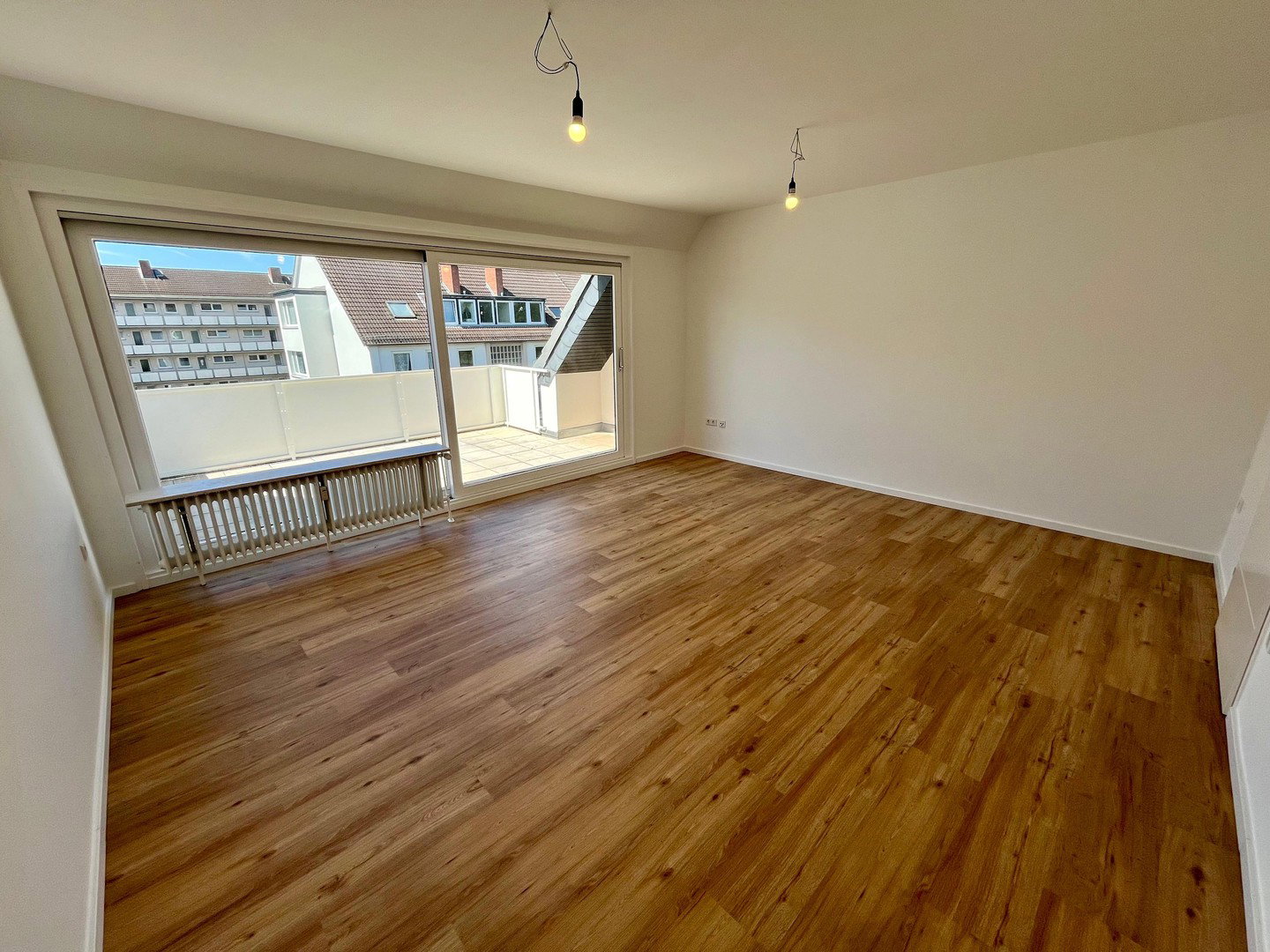 Foto 3 von 12 — Provisionsfrei: 4-Zimmer-Dachgeschosswohnung mit Südbalkon & Garagenstellplatz in Schwachhausen