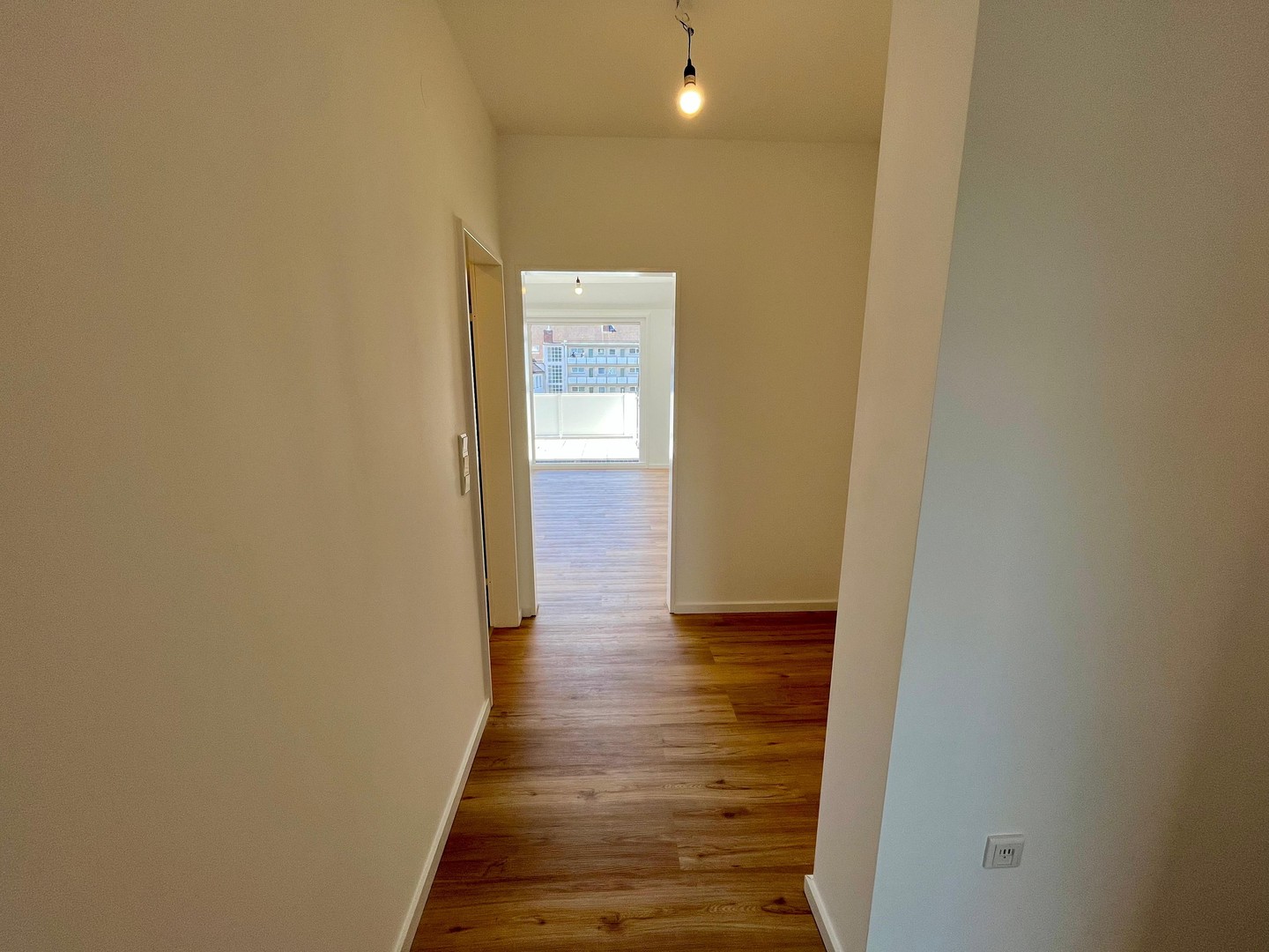 Foto 8 von 12 — Provisionsfrei: 4-Zimmer-Dachgeschosswohnung mit Südbalkon & Garagenstellplatz in Schwachhausen