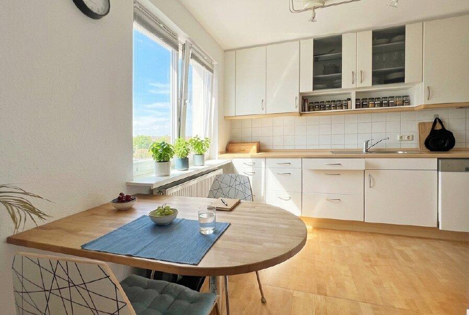 Foto 5 von 12 — Luxuriöse, modernisierte DG-Whg. mit Wintergarten und großer Terrasse mit hoher Lebensqualität