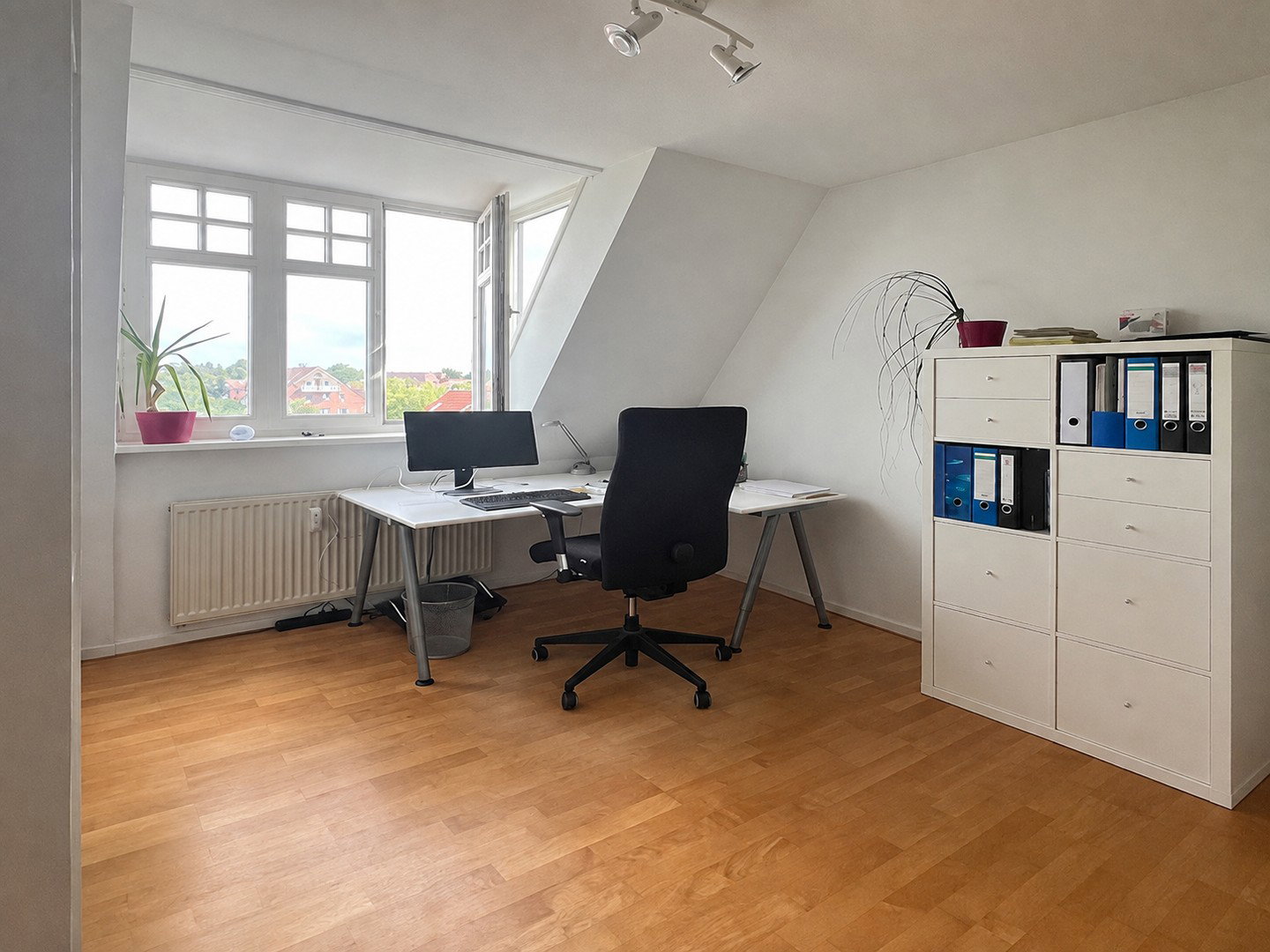 Foto 11 von 12 — Luxuriöse, modernisierte DG-Whg. mit Wintergarten und großer Terrasse mit hoher Lebensqualität