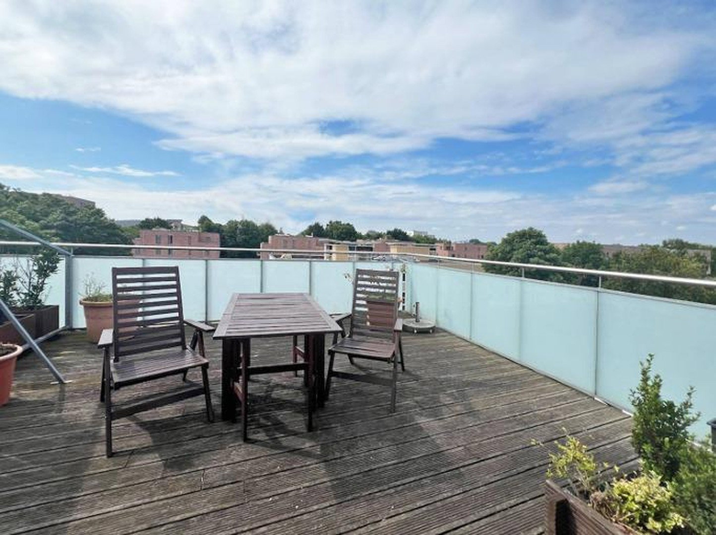 Foto 1 von 12 — Luxuriöse, modernisierte DG-Whg. mit Wintergarten und großer Terrasse mit hoher Lebensqualität