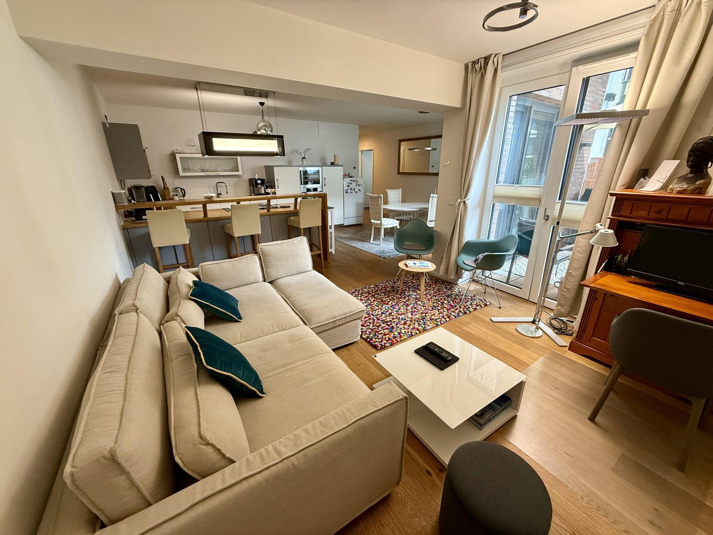 Foto 2 von 12 — Geschmackvolle Wohnung mit vier Zimmern, Balkon und Privatterrasse in HafenCity, Hamburg