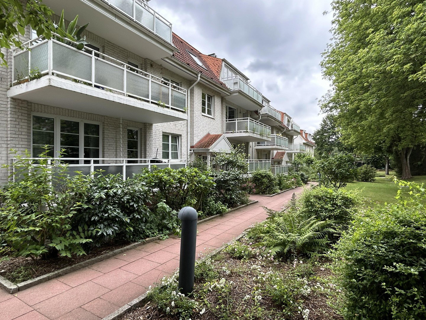 Foto 2 von 3 — 1,5-Zimmer-Eigentumswohnung mit Balkon und Tiefgaragenstellplatz in Hamburg-Wandsbek