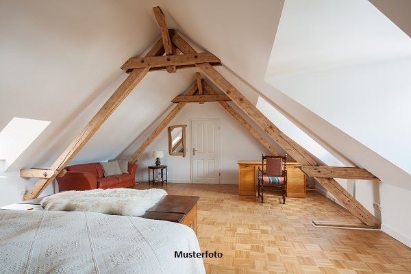 Foto 1 von 1 — 2-Zimmer-Wohnung mit Balkon im gepflegten Mehrfamilienhaus