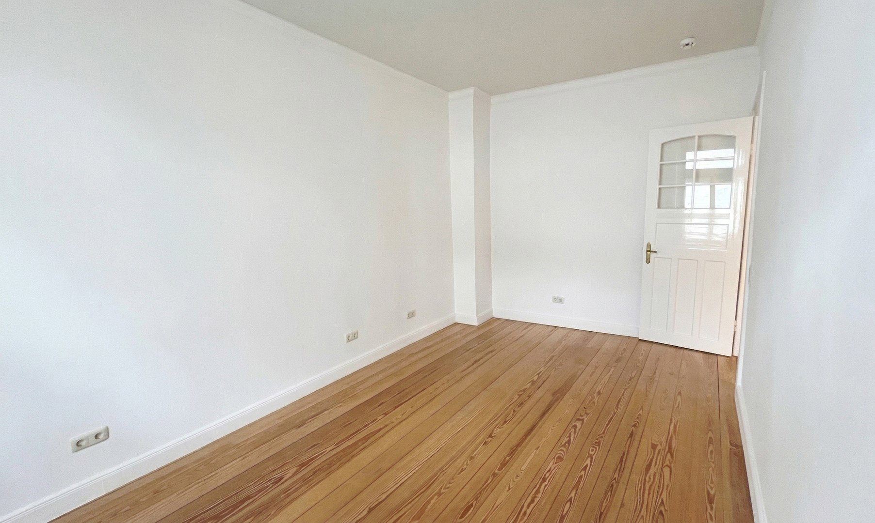 Foto 9 von 12 — 3 Zi. Altbau Eimsbüttel, modernisiert, hohe Decken, Holz-Dielen, Stuck, ca. 70qm, frei/bezugsfertig