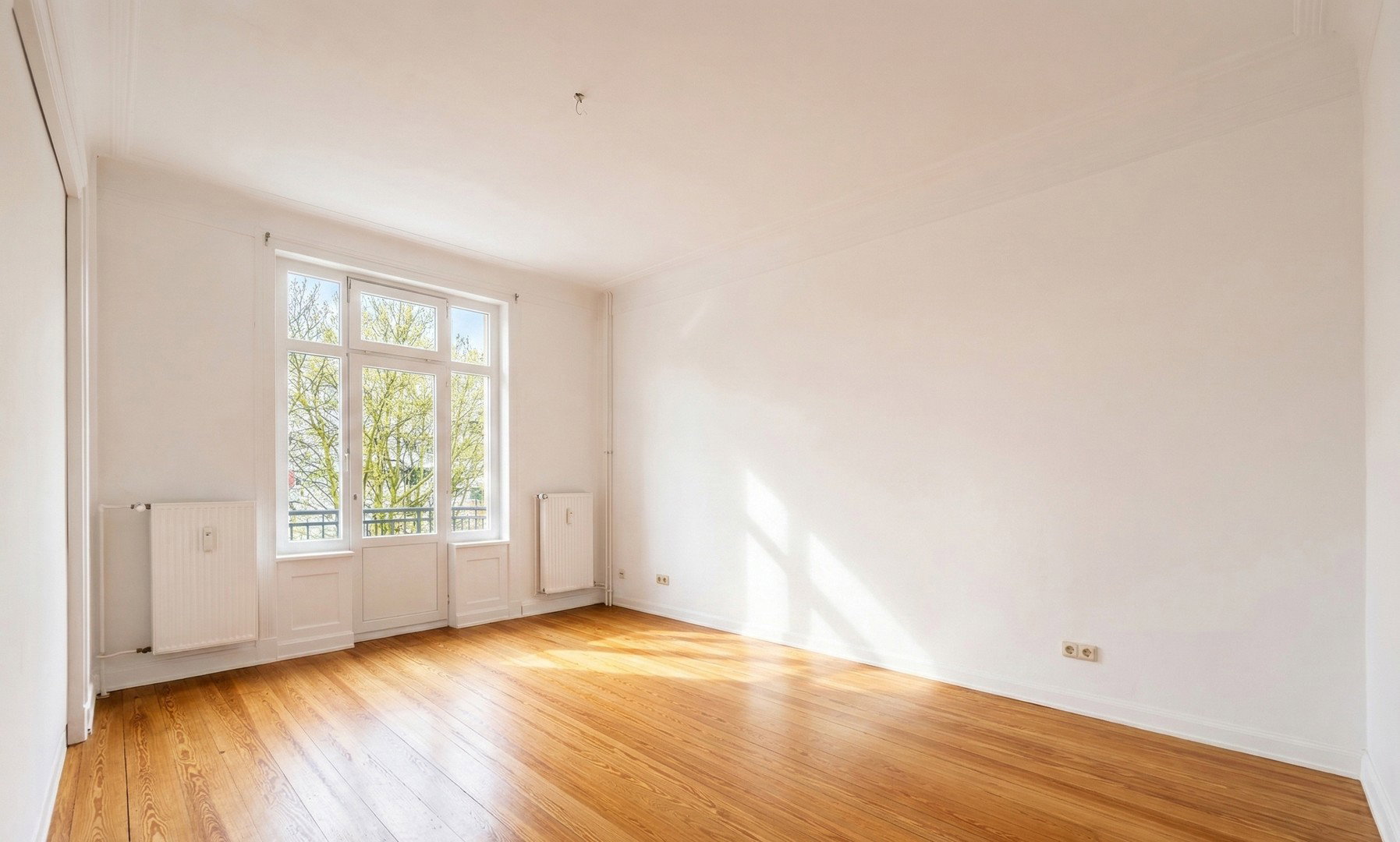 Foto 2 von 12 — 3 Zi. Altbau Eimsbüttel, modernisiert, hohe Decken, Holz-Dielen, Stuck, ca. 70qm, frei/bezugsfertig