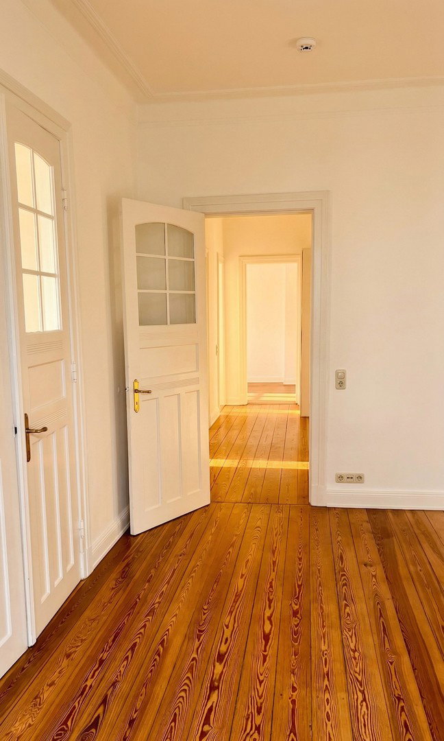 Foto 3 von 12 — 3 Zi. Altbau Eimsbüttel, modernisiert, hohe Decken, Holz-Dielen, Stuck, ca. 70qm, frei/bezugsfertig