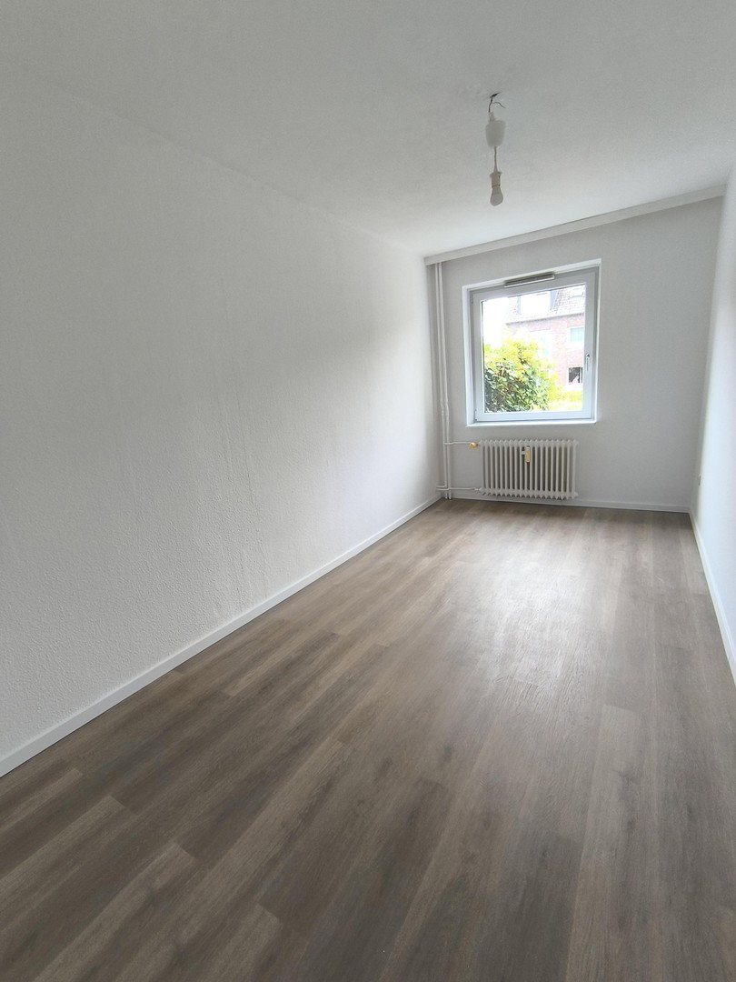 Foto 4 von 12 — Frisch renovierte 3 Zi. sonnige Whg 650m vom Tibarg entfernt