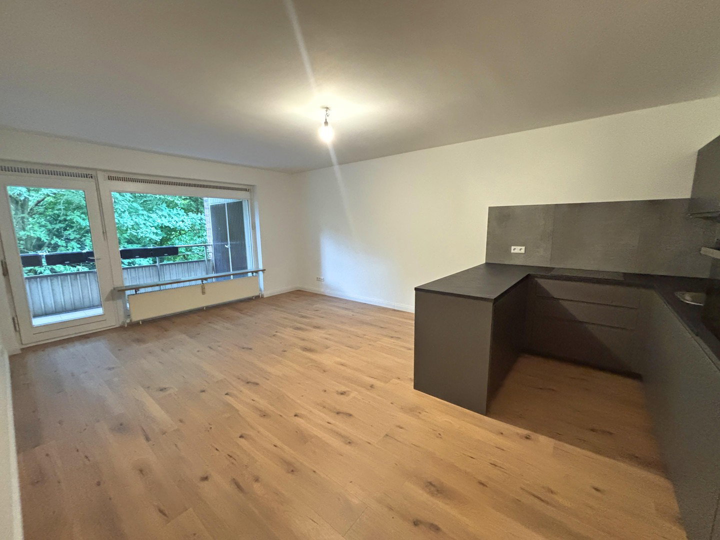 Foto 1 von 12 — Moderne 3-Zimmer ETW, Erstbezug nach Sanierung, inkl. TG-Stellplatz, ohne Courtage