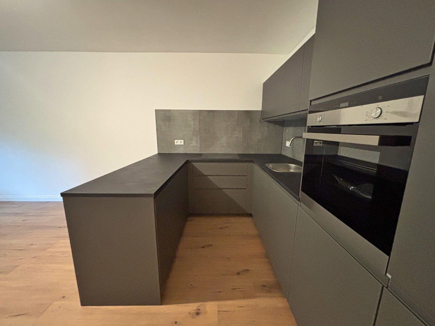 Foto 4 von 12 — Moderne 3-Zimmer ETW, Erstbezug nach Sanierung, inkl. TG-Stellplatz, ohne Courtage