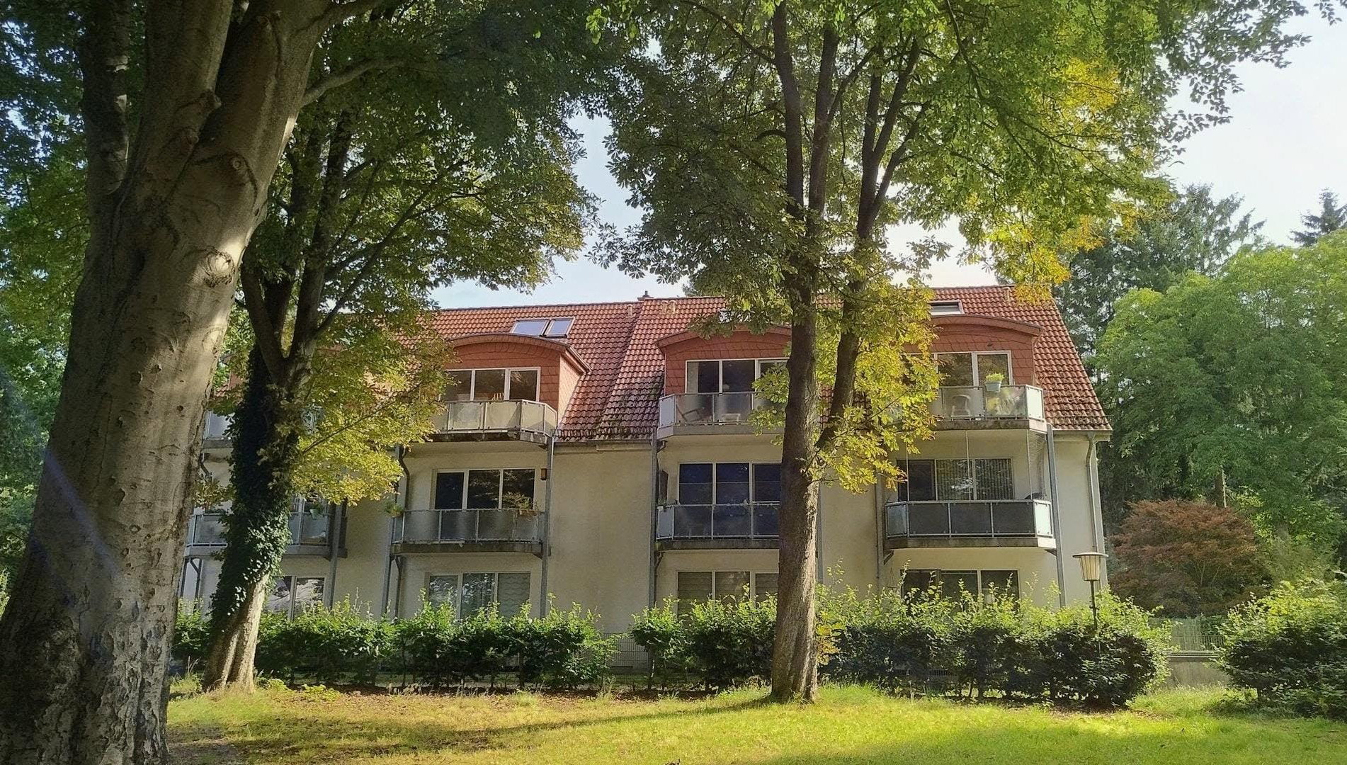 Foto 2 von 12 — Charmante 3-Zi.- Maisonettewhg, TG-Stellplatz ,Garten, Balkon in grüner Lage von Hamburg Meiendorg