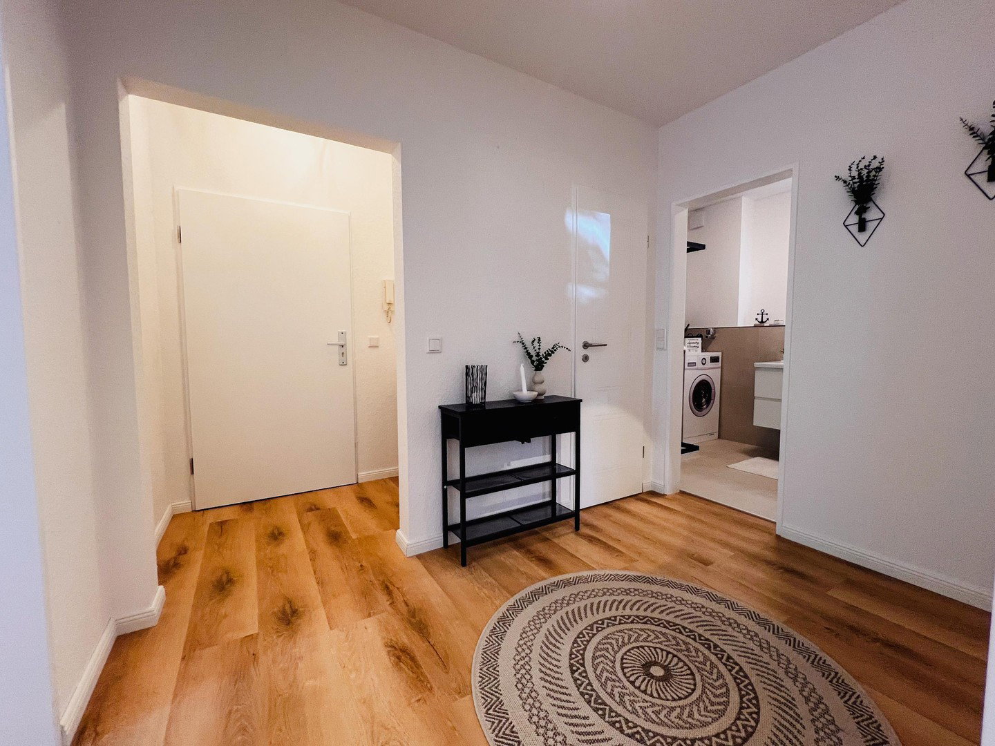 Foto 6 von 12 — DIREKT EINZIEHEN - SCHÖNE 2 ZIMMER WOHNUNG IM GRÜNEN IN BEVORZUGTER LAGE