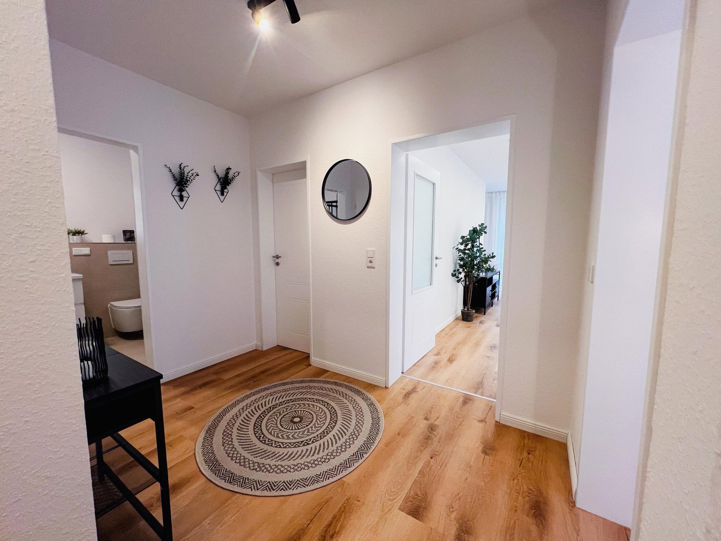 Foto 5 von 12 — DIREKT EINZIEHEN - SCHÖNE 2 ZIMMER WOHNUNG IM GRÜNEN IN BEVORZUGTER LAGE