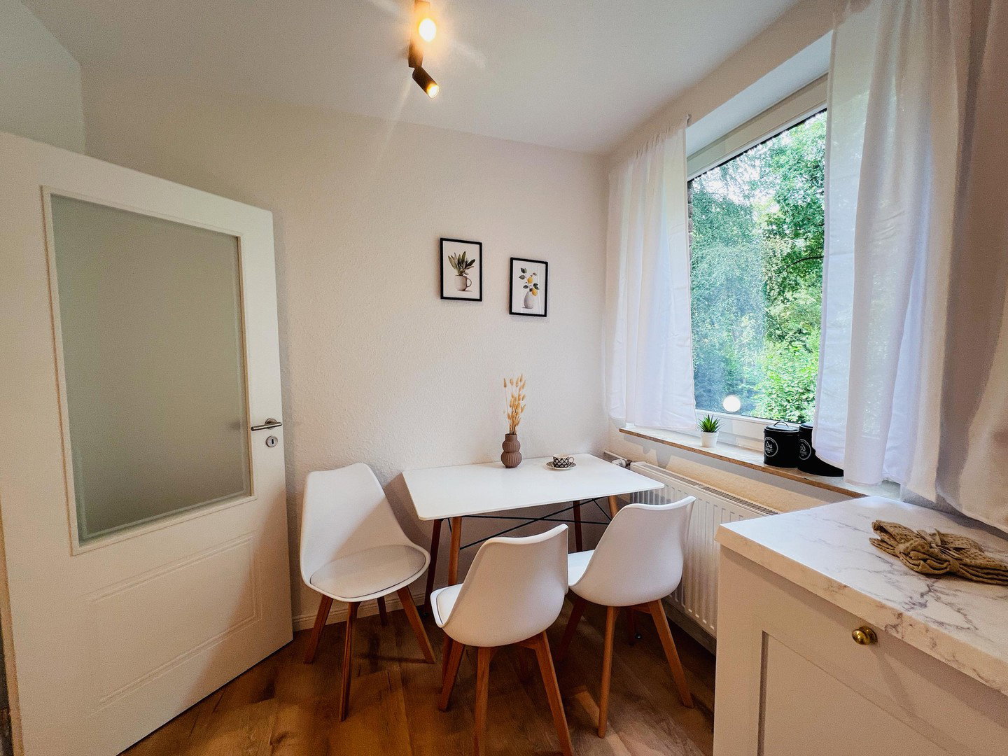 Foto 9 von 12 — DIREKT EINZIEHEN - SCHÖNE 2 ZIMMER WOHNUNG IM GRÜNEN IN BEVORZUGTER LAGE