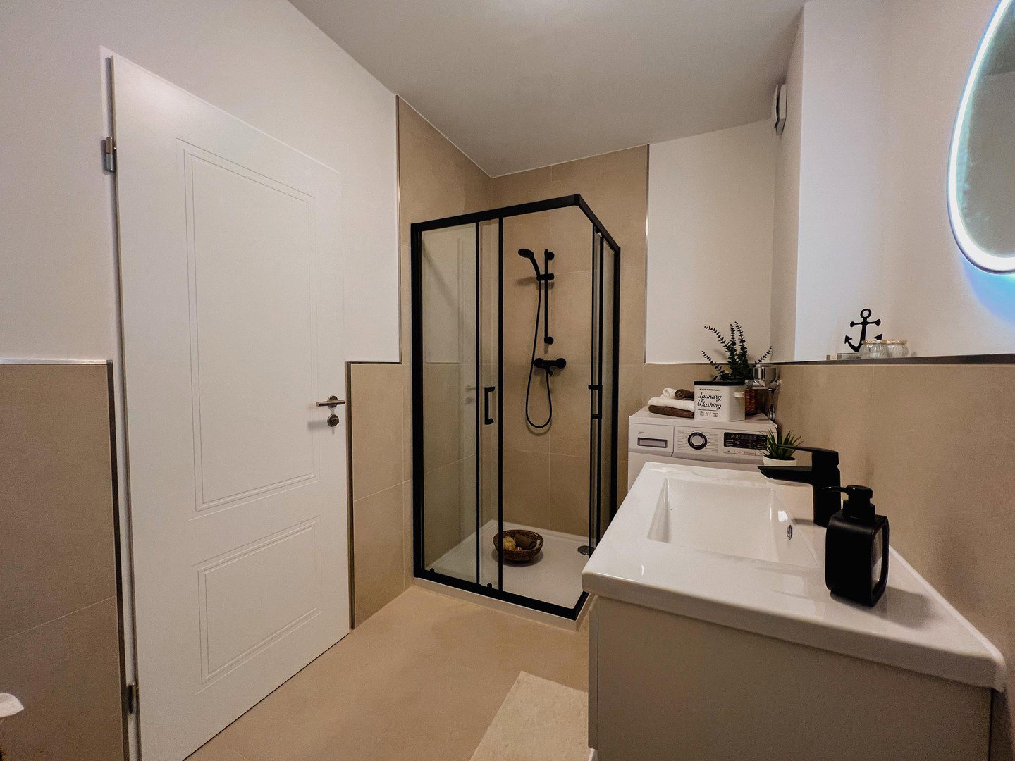 Foto 11 von 12 — DIREKT EINZIEHEN - SCHÖNE 2 ZIMMER WOHNUNG IM GRÜNEN IN BEVORZUGTER LAGE