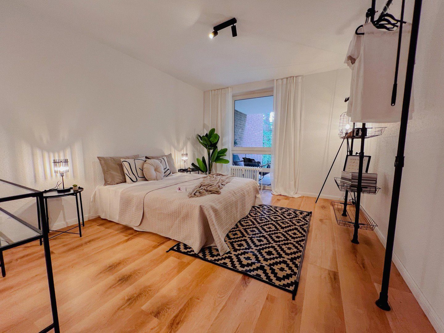 Foto 8 von 12 — DIREKT EINZIEHEN - SCHÖNE 2 ZIMMER WOHNUNG IM GRÜNEN IN BEVORZUGTER LAGE