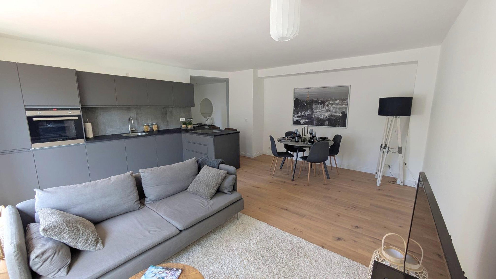 Foto 3 von 12 — Moderne 3-Zimmer ETW, Erstbezug nach Sanierung, ohne Courtage